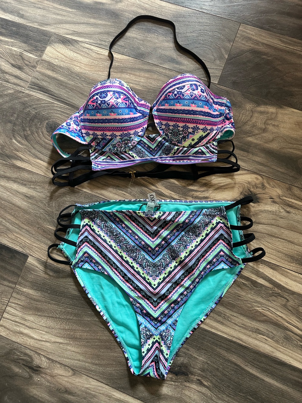 XOXO Multicolor Geometric Bikini Top with Aqua Accent XL